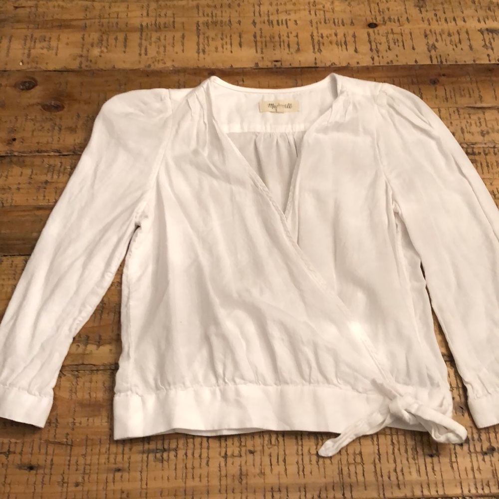 Lightweight cotton shirt.